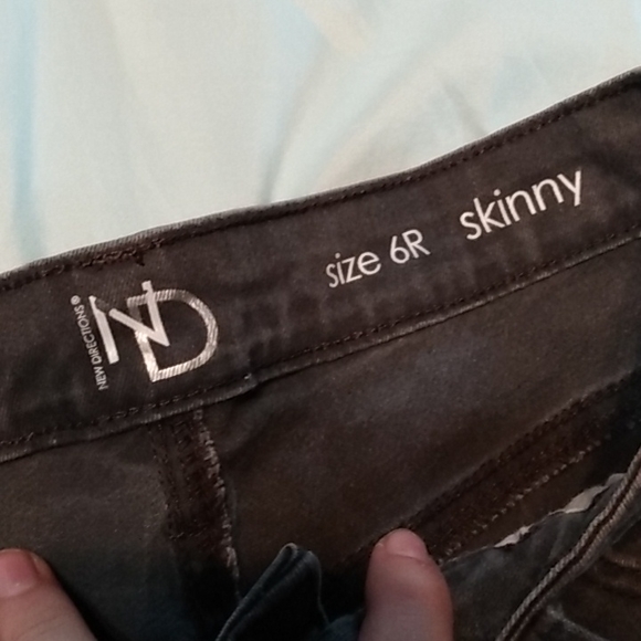 Lot of 2 Women's New Directions Size 6R Skinny Jeans - Picture 4 of 9